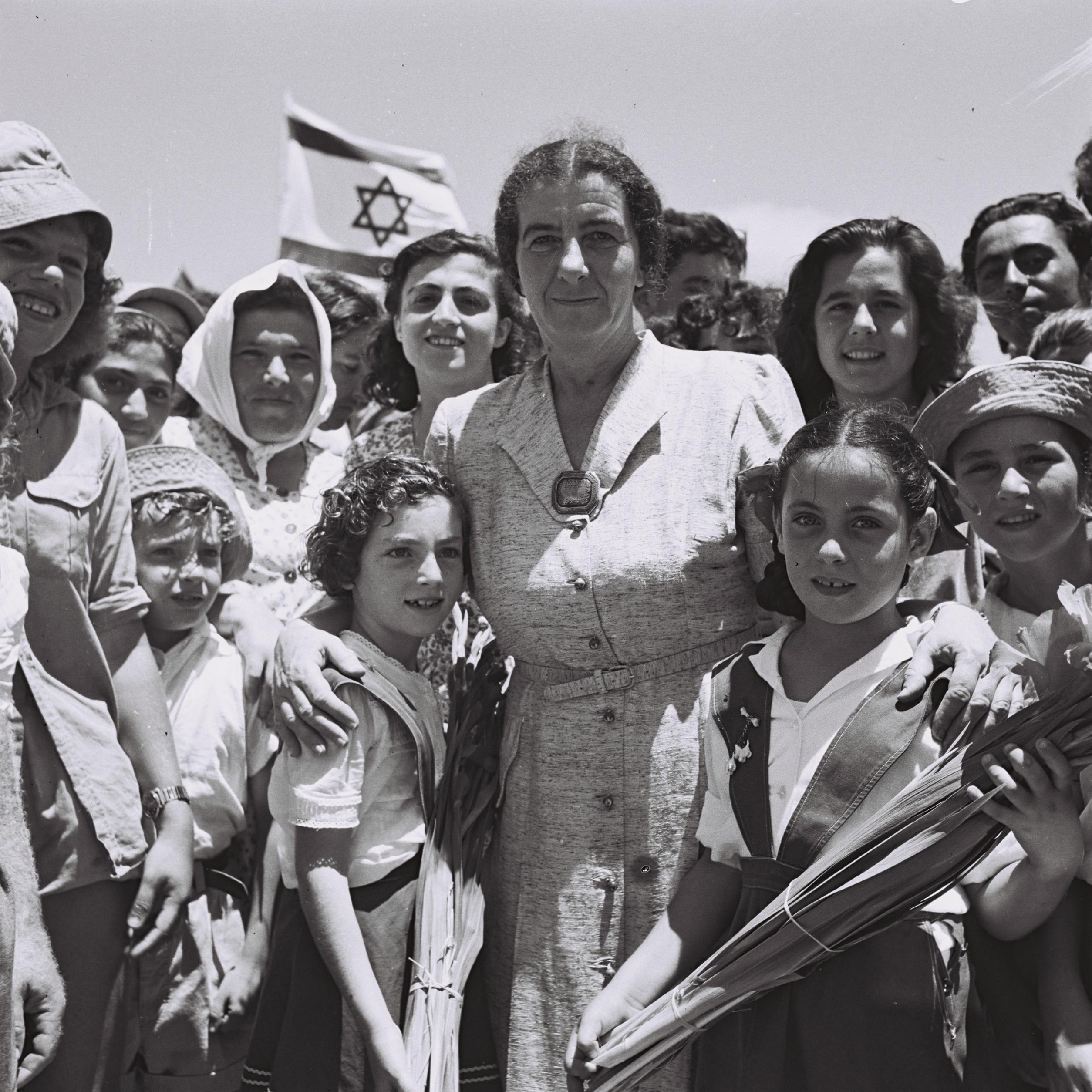 גולדה בחניכת כביש תל אביב נתניה צילום טדי בראונר