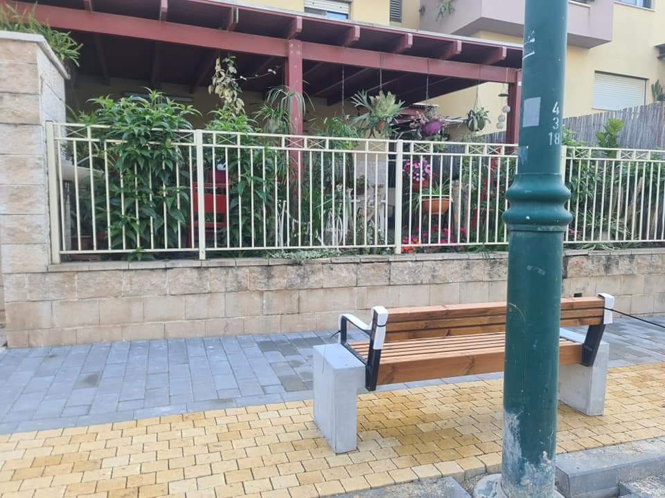 שורה ראשונה לחצר שלך