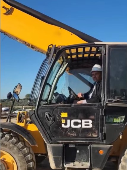 גמליאל על ה JCB בביג