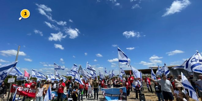 הפגנה בכפר אחים