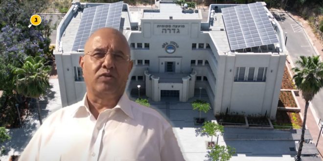 גמליאל על בניין המועצה