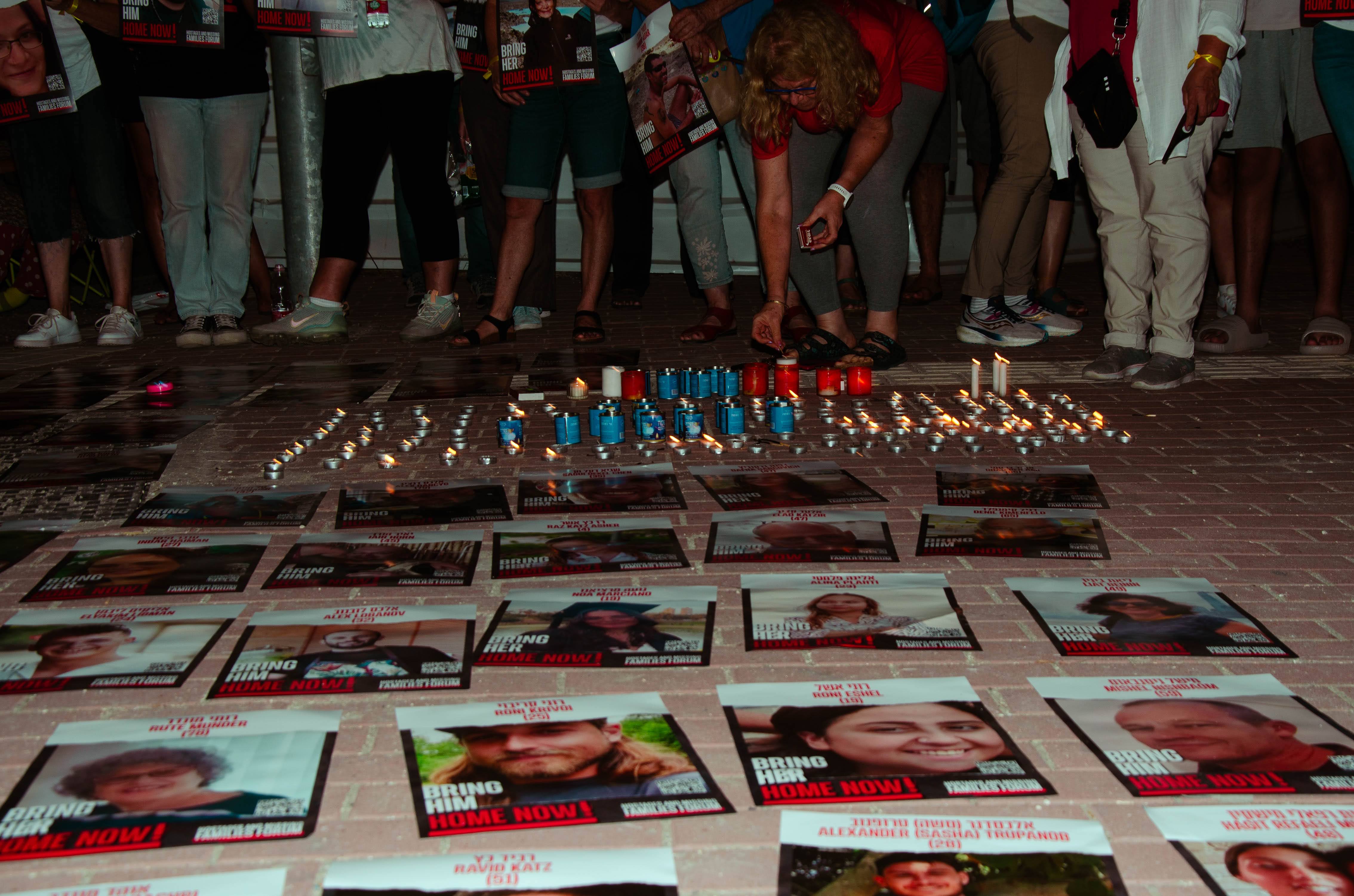 גדרה לצד החטופים 