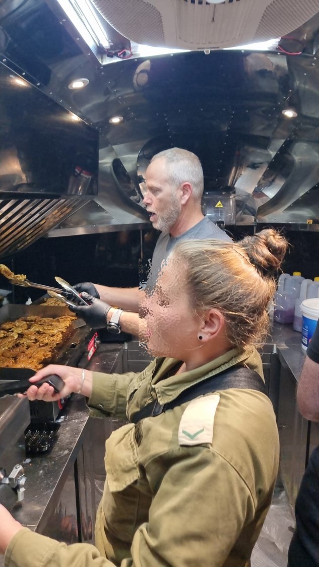 עם החיילים בפודטראק