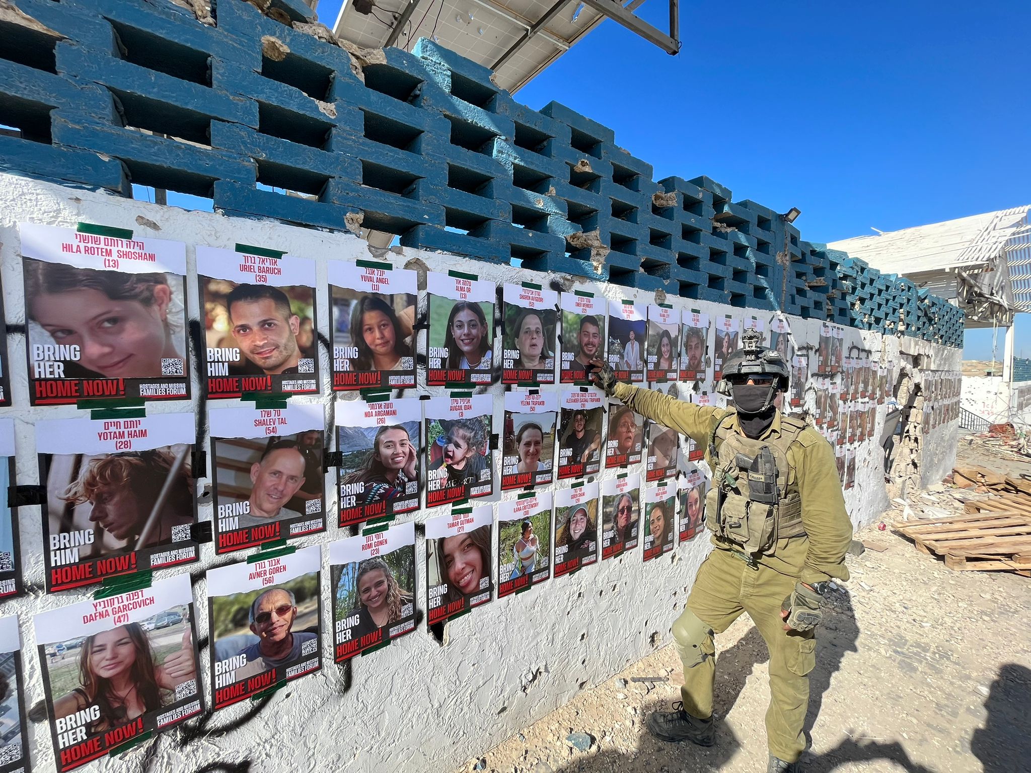 קיר החטופים בעזה