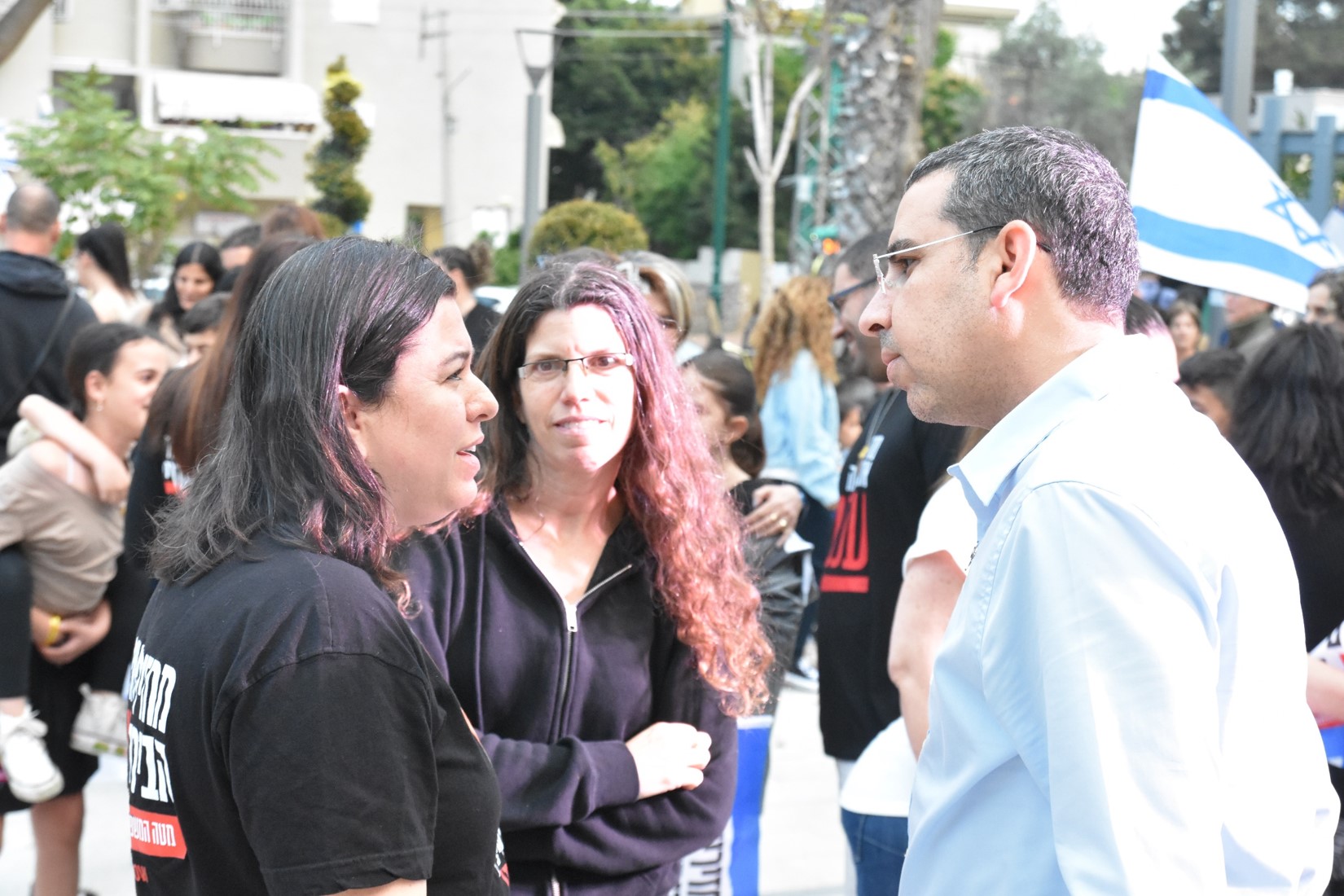 בעצרת לחטופים