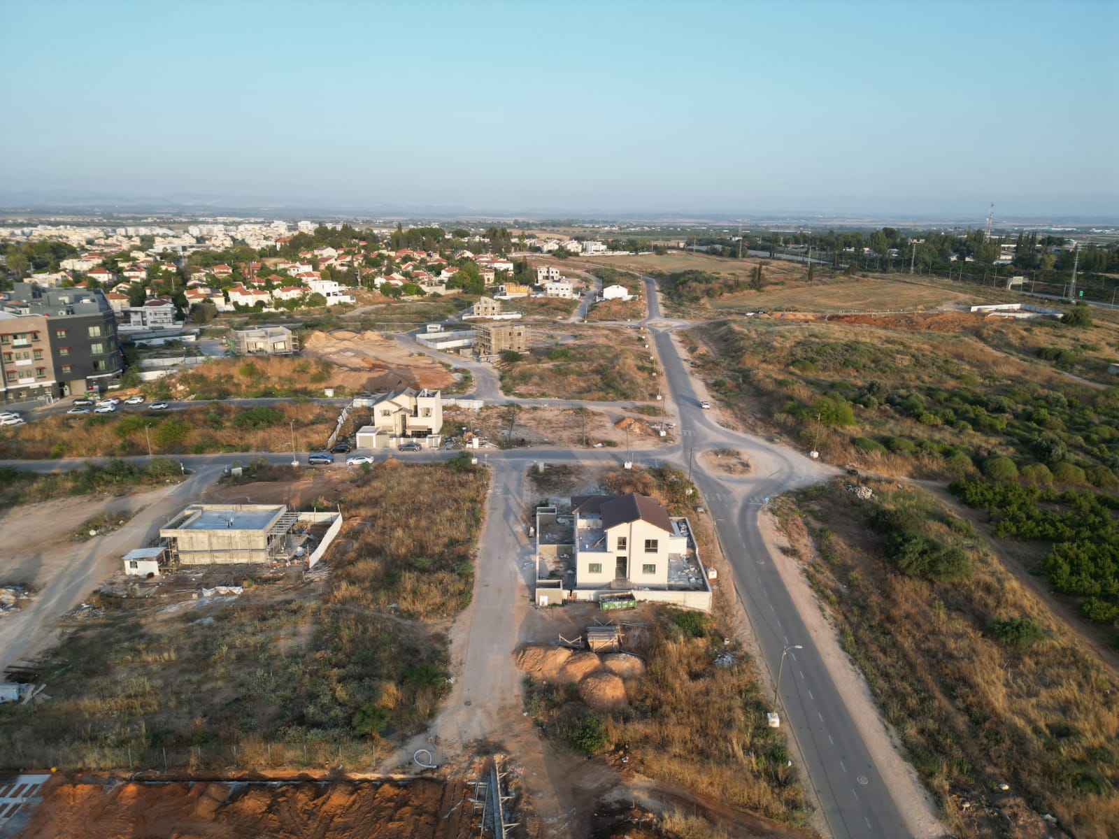 בתים ראשונים ב 584 צהלה גדרה