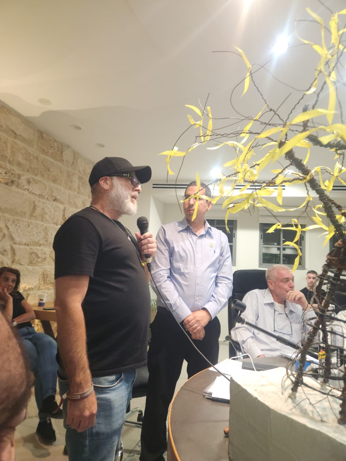 שי ונקרט והעץ