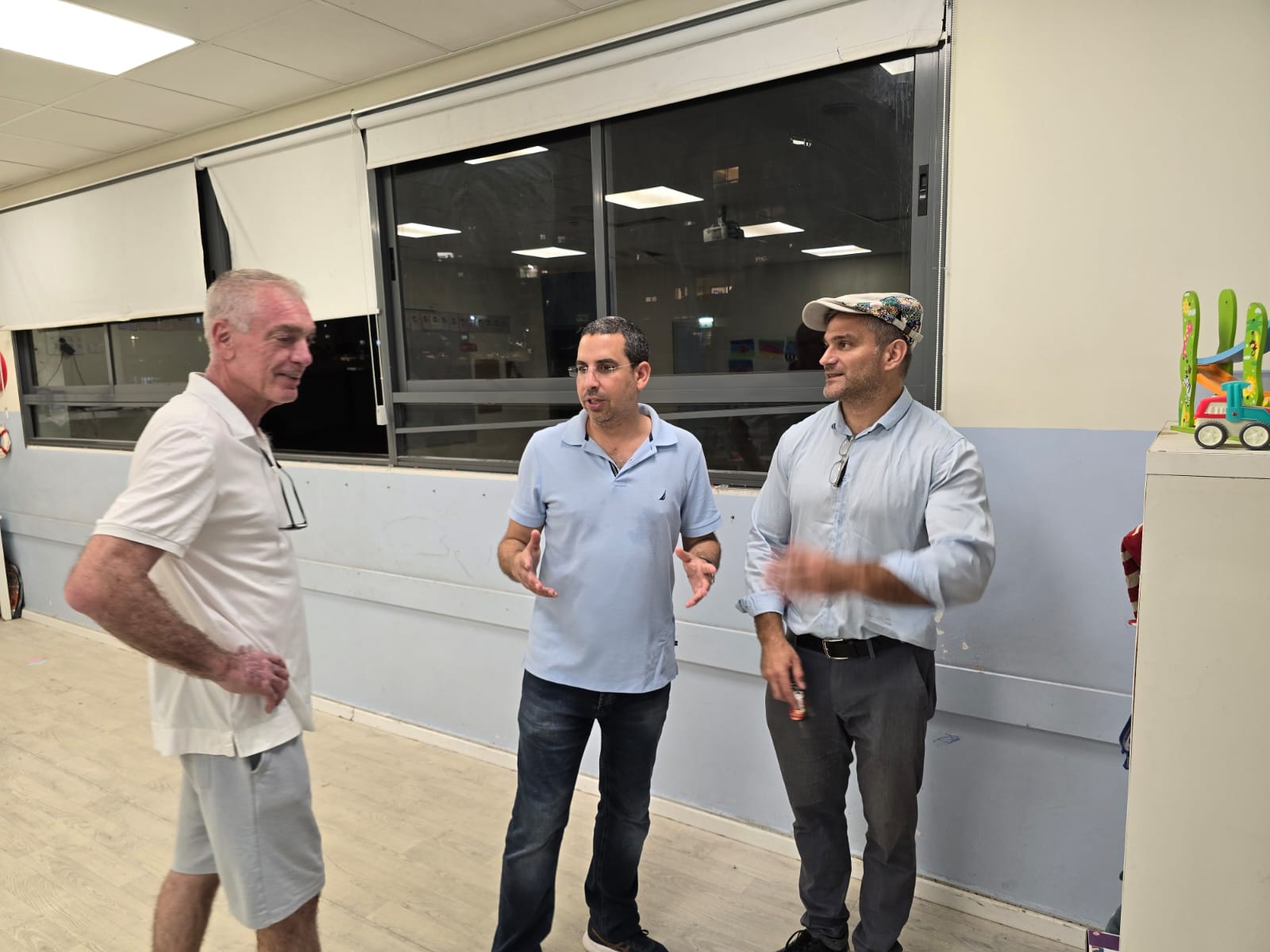 סהר ושמוליק בשלהבות