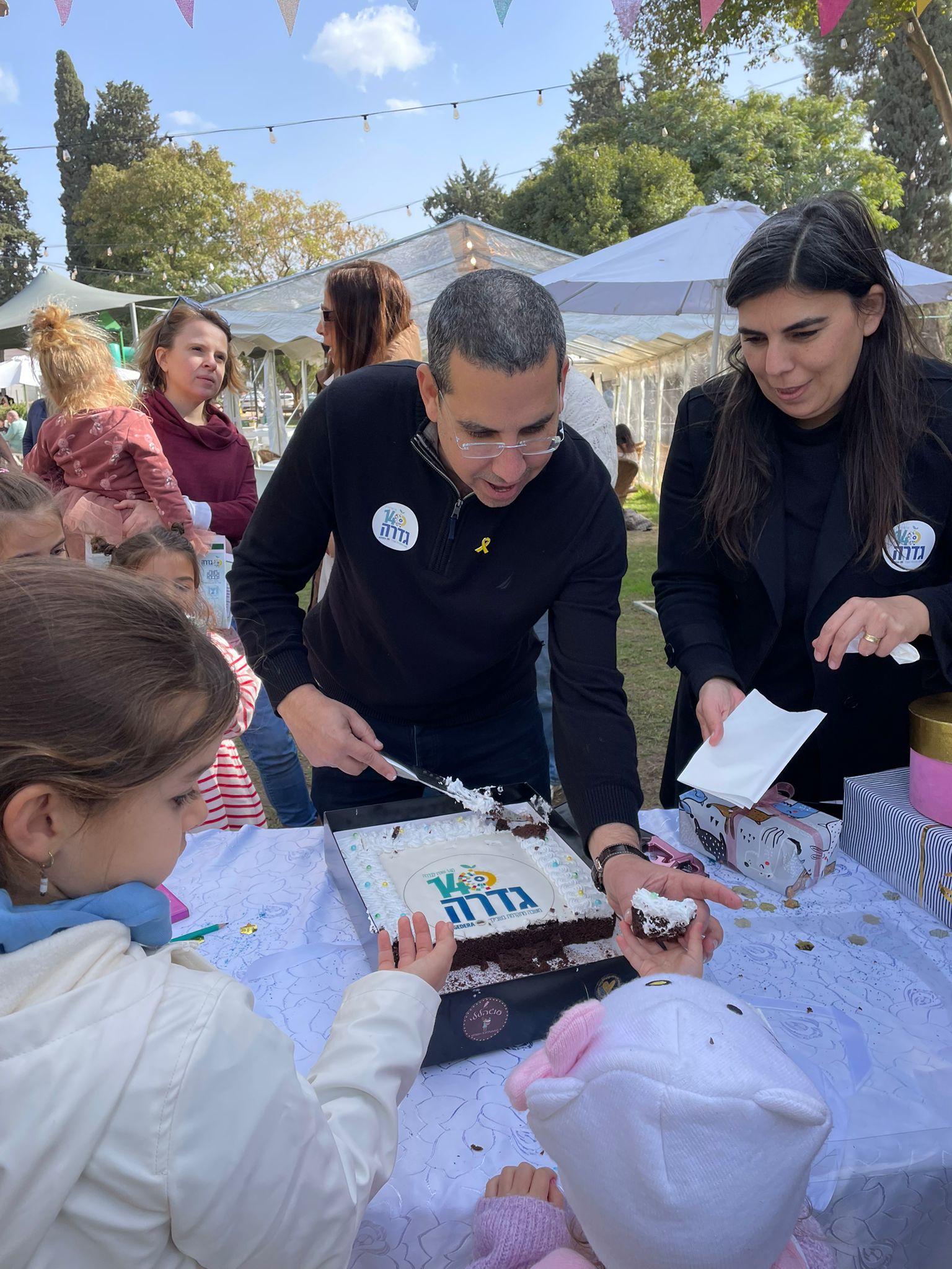 סהר חותך את עוגת היומהולת 