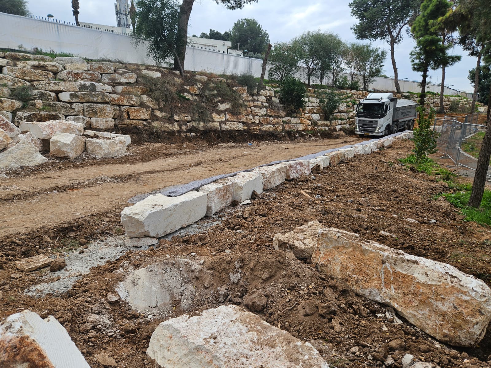 עבודות חיזוק האמפי
