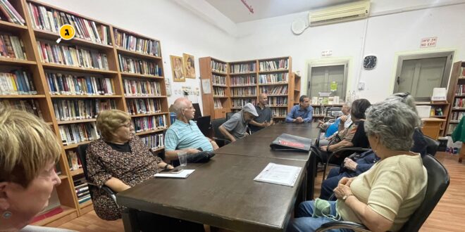 עובירם את זה יחד סהר עם קשישים בבית בכפר