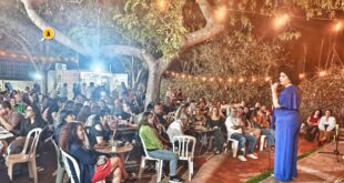 גרוזינית על הבמה של הפאב