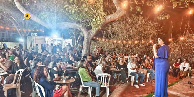 גרוזינית על הבמה של הפאב