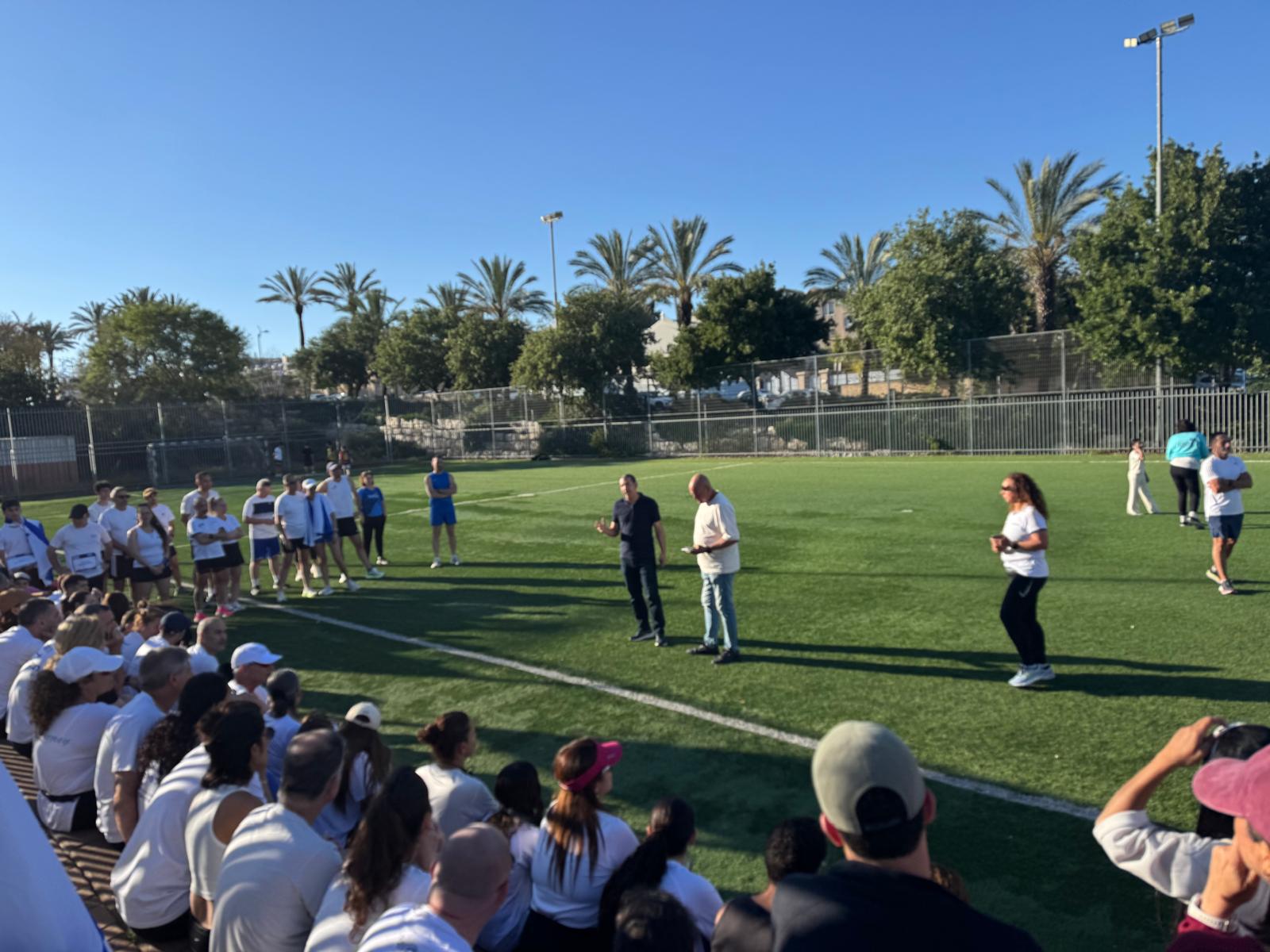 שאול שאולוב מדבר בפני הרצים