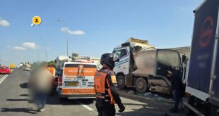 זירת תאונת משאיות