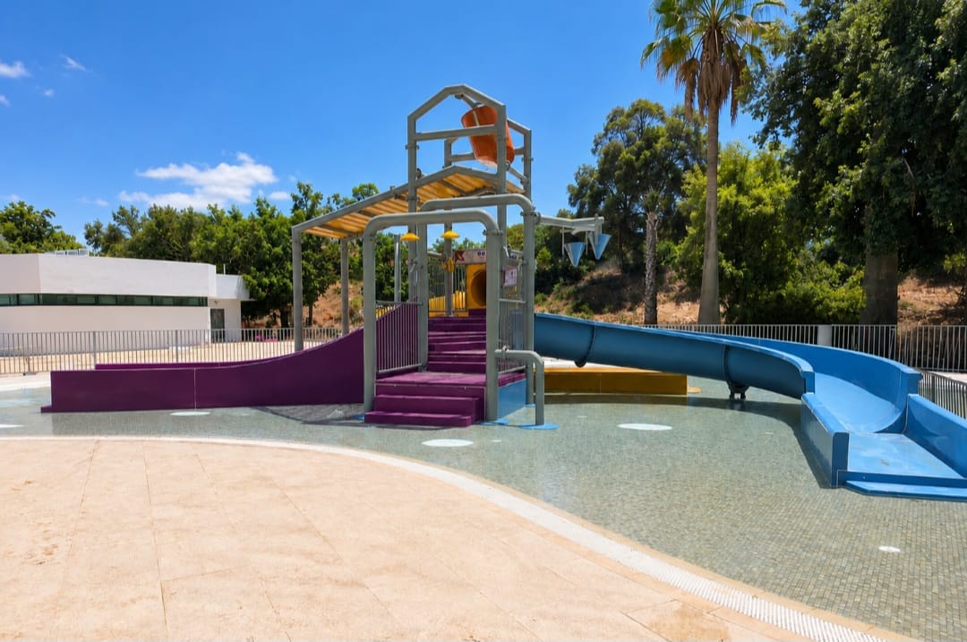 מתקן הילדים בריכת גדרה