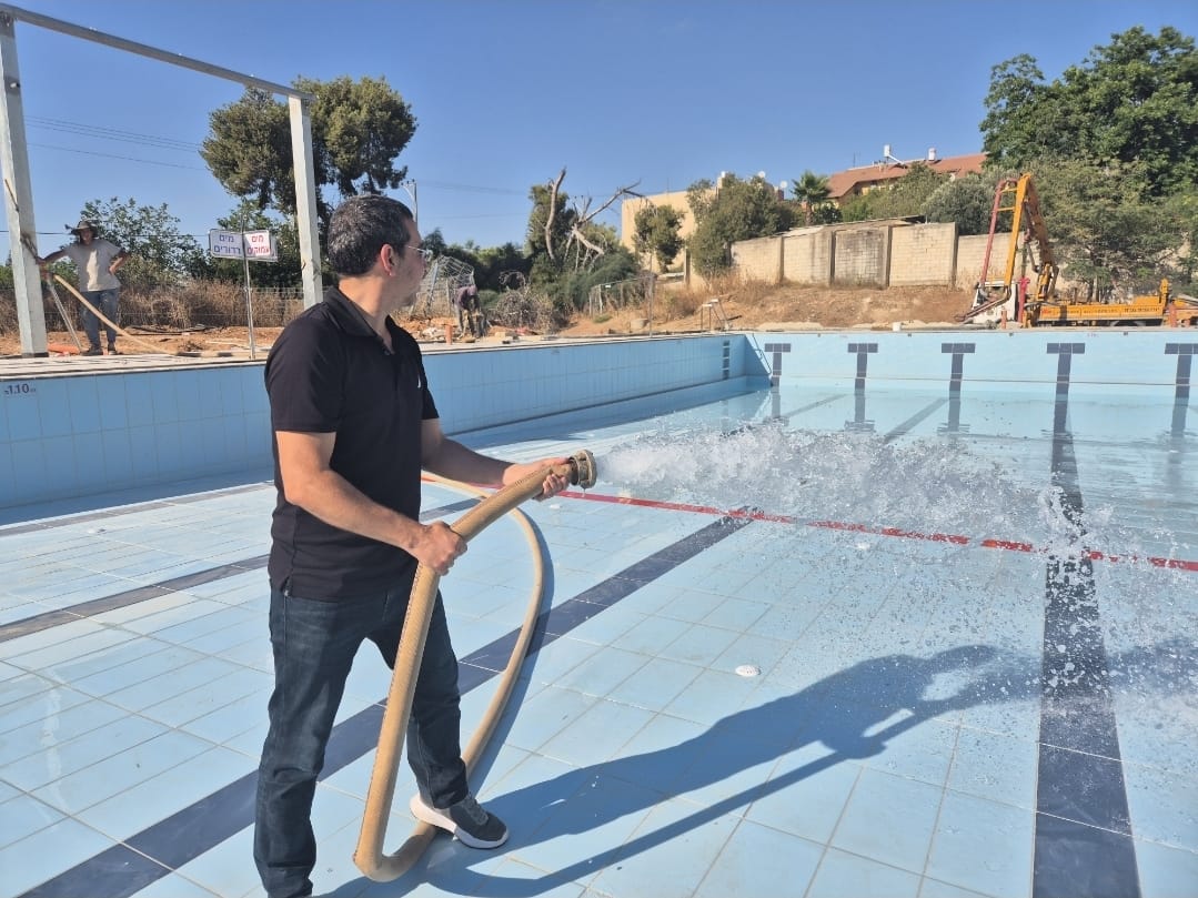 ממלא את המים 